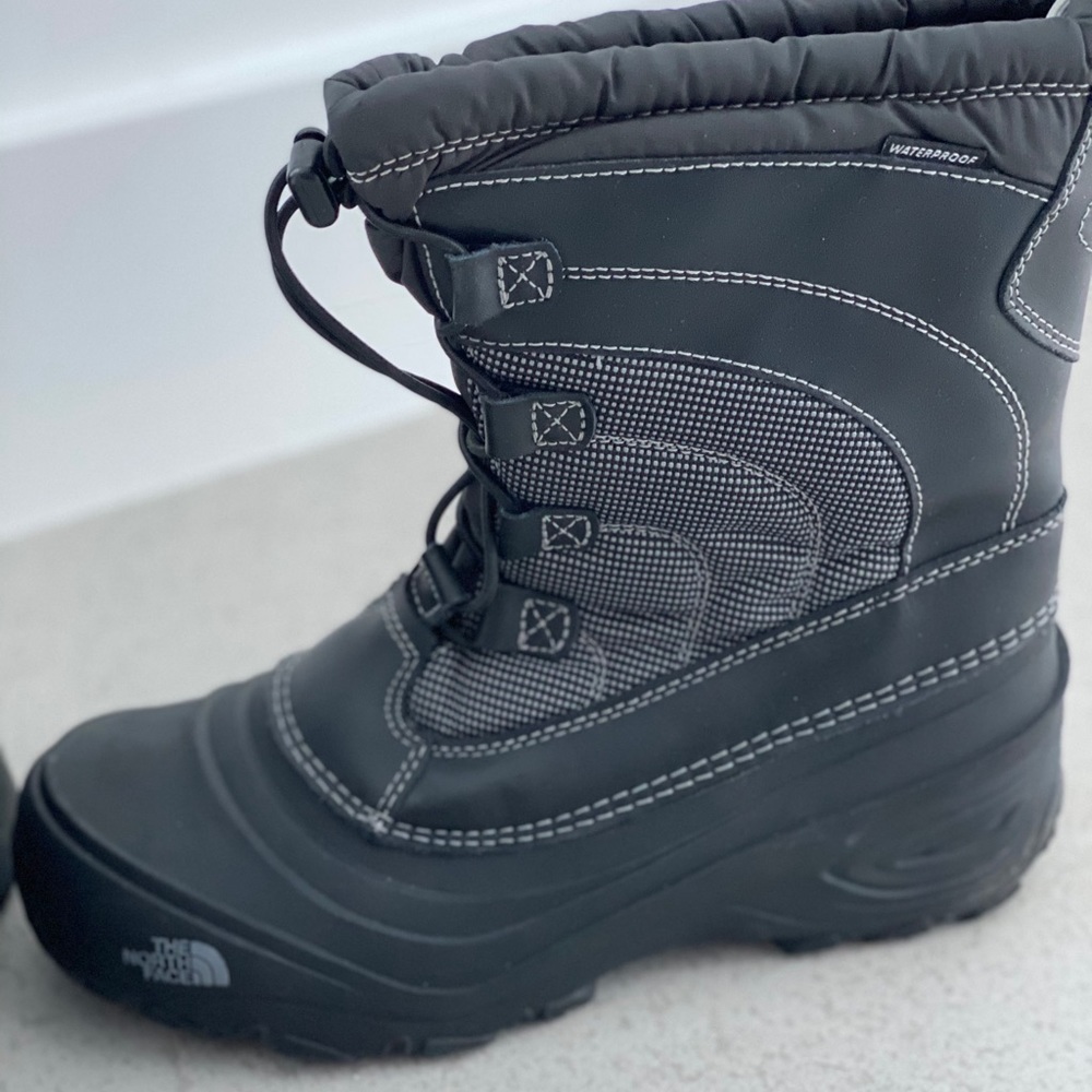 North Face Alpenglow boys boots